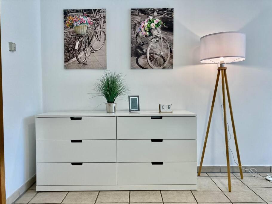 Helle Wohnung Mit Wintergarten - Nahe Ruhrgebiet Und Freizeitpark Movie Park Bottrop Zewnętrze zdjęcie