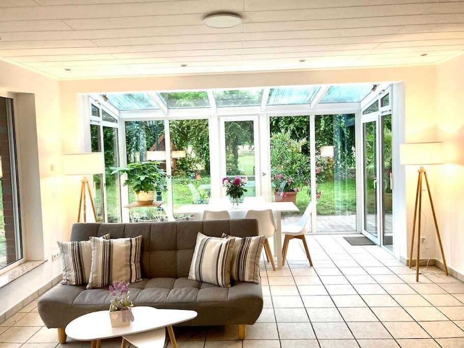 Helle Wohnung Mit Wintergarten - Nahe Ruhrgebiet Und Freizeitpark Movie Park Bottrop Zewnętrze zdjęcie