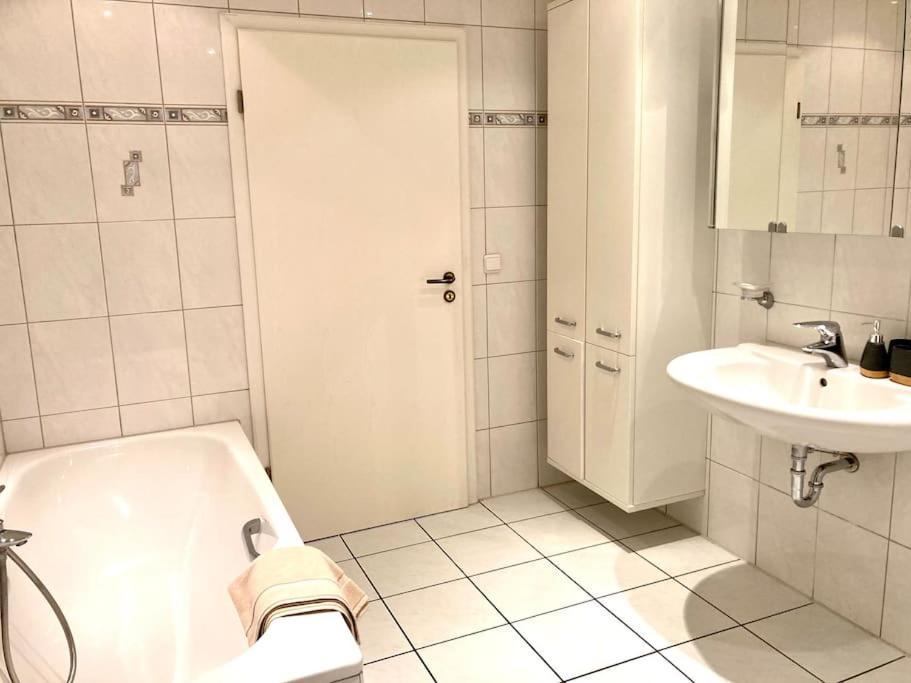 Helle Wohnung Mit Wintergarten - Nahe Ruhrgebiet Und Freizeitpark Movie Park Bottrop Zewnętrze zdjęcie