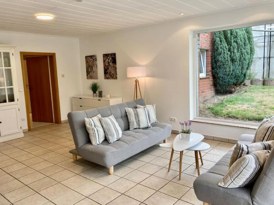 Helle Wohnung Mit Wintergarten - Nahe Ruhrgebiet Und Freizeitpark Movie Park Bottrop Zewnętrze zdjęcie