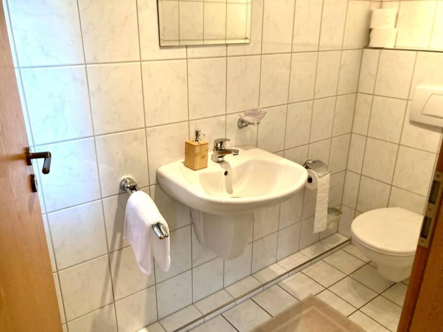Helle Wohnung Mit Wintergarten - Nahe Ruhrgebiet Und Freizeitpark Movie Park Bottrop Zewnętrze zdjęcie